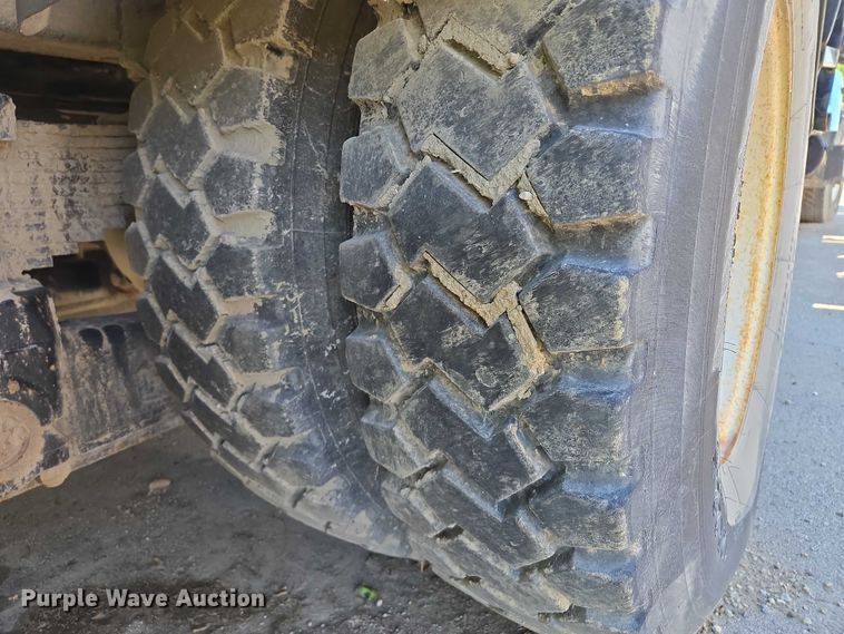 image for item EQ6996 2005 International 7500 sewer jetter truck