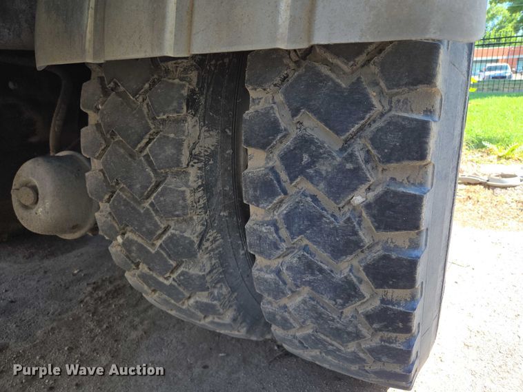 image for item EQ6996 2005 International 7500 sewer jetter truck