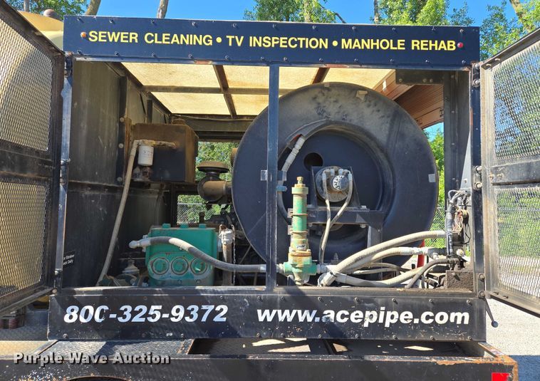 image for item EQ6999 1996 GMC Topkick sewer jetter truck