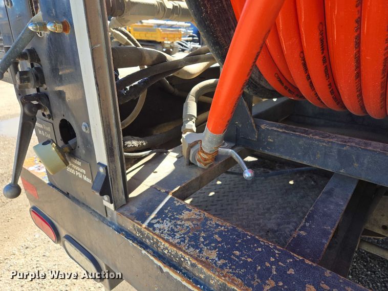 image for item EQ6999 1996 GMC Topkick sewer jetter truck