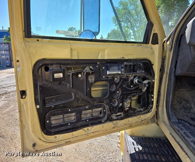 image for item EQ6999 1996 GMC Topkick sewer jetter truck