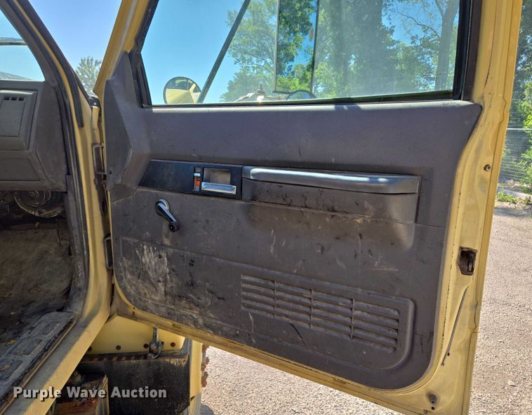 image for item EQ6999 1996 GMC Topkick sewer jetter truck