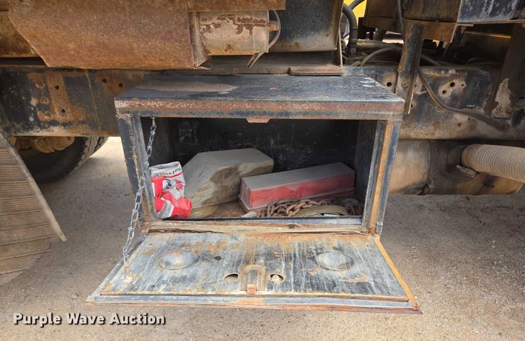 image for item ER5228 1989 International F1954 dump truck