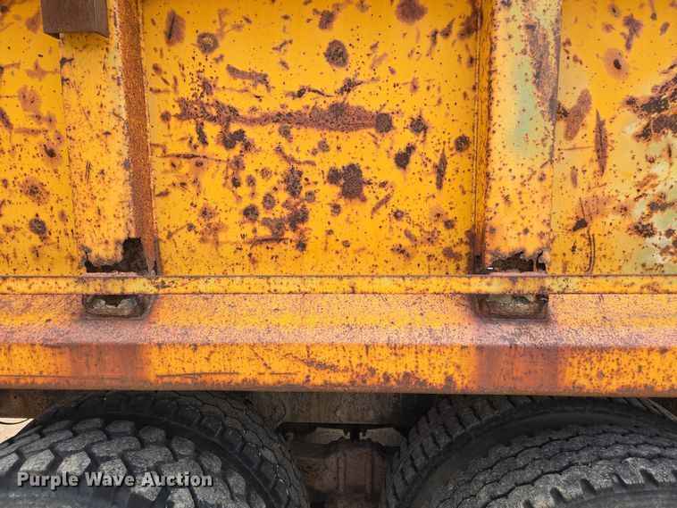 image for item ER5228 1989 International F1954 dump truck