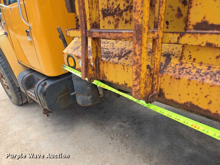 image for item ER5228 1989 International F1954 dump truck