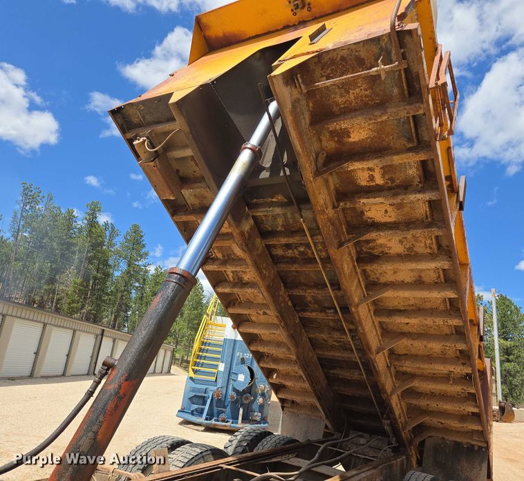 image for item ER5228 1989 International F1954 dump truck