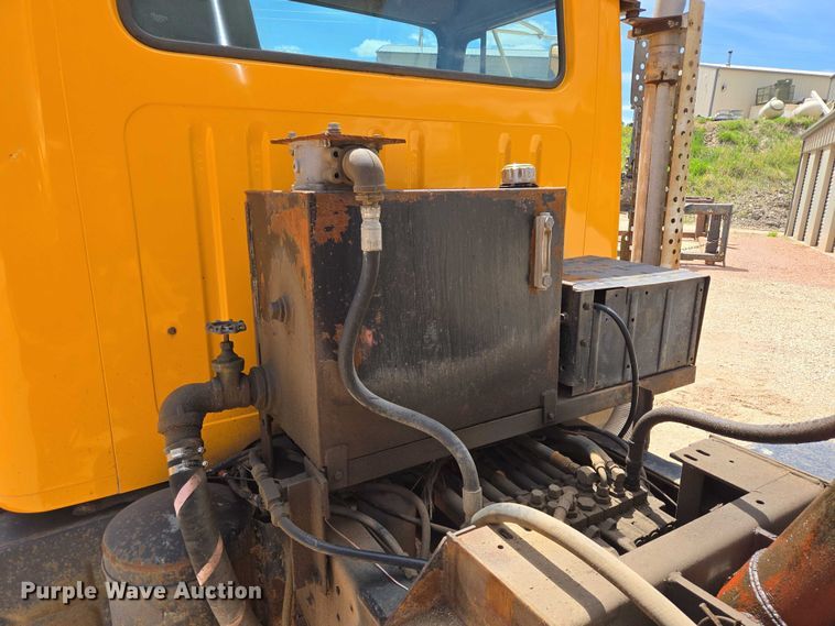 image for item ER5228 1989 International F1954 dump truck