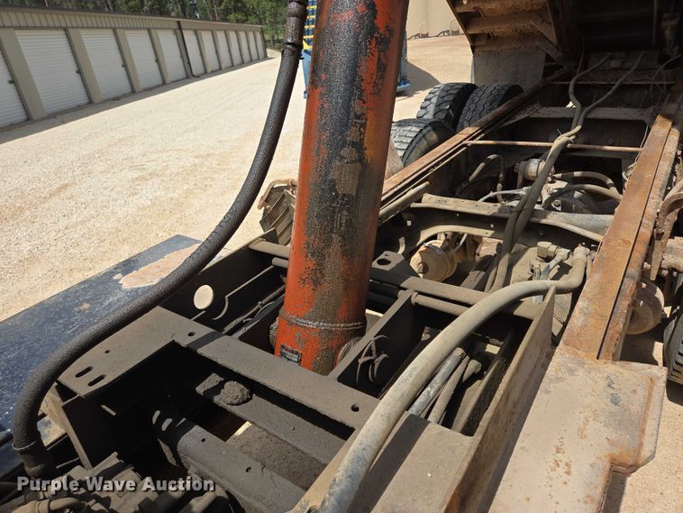 image for item ER5228 1989 International F1954 dump truck