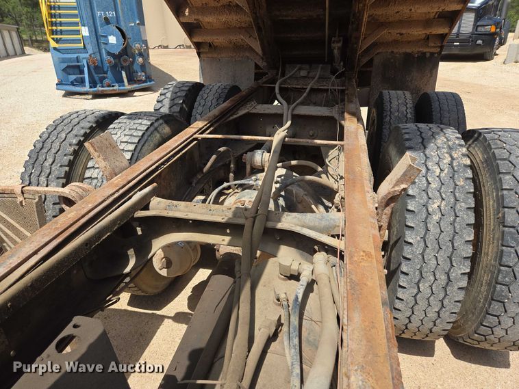 image for item ER5228 1989 International F1954 dump truck