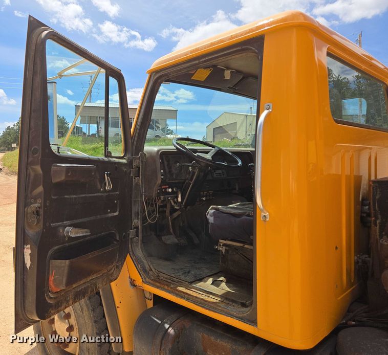 image for item ER5228 1989 International F1954 dump truck