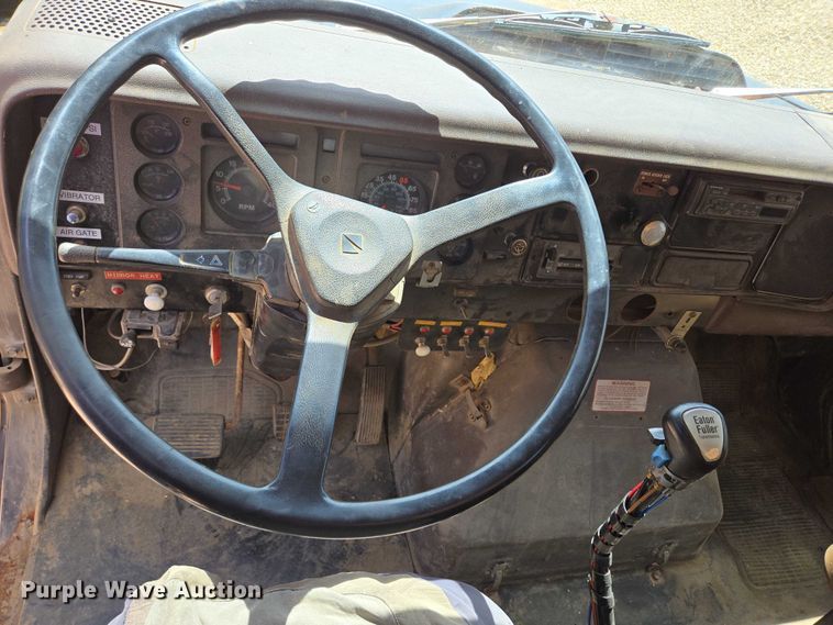 image for item ER5228 1989 International F1954 dump truck