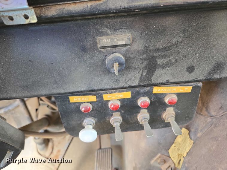 image for item ER5228 1989 International F1954 dump truck