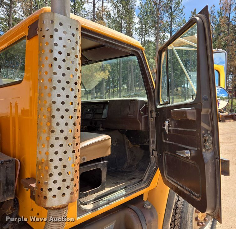 image for item ER5228 1989 International F1954 dump truck