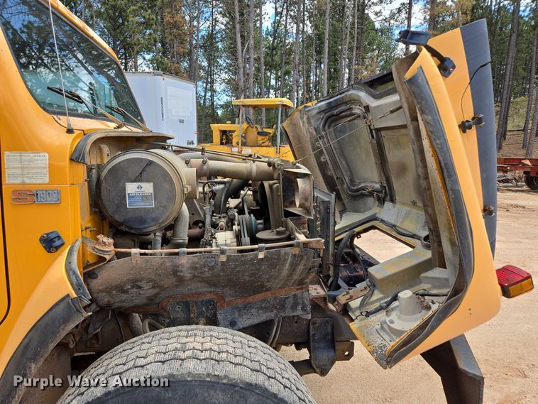 image for item ER5228 1989 International F1954 dump truck