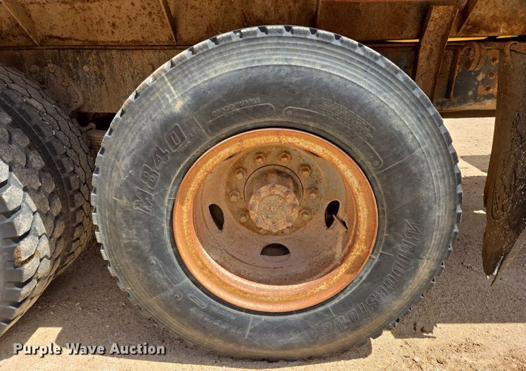 image for item ER5228 1989 International F1954 dump truck