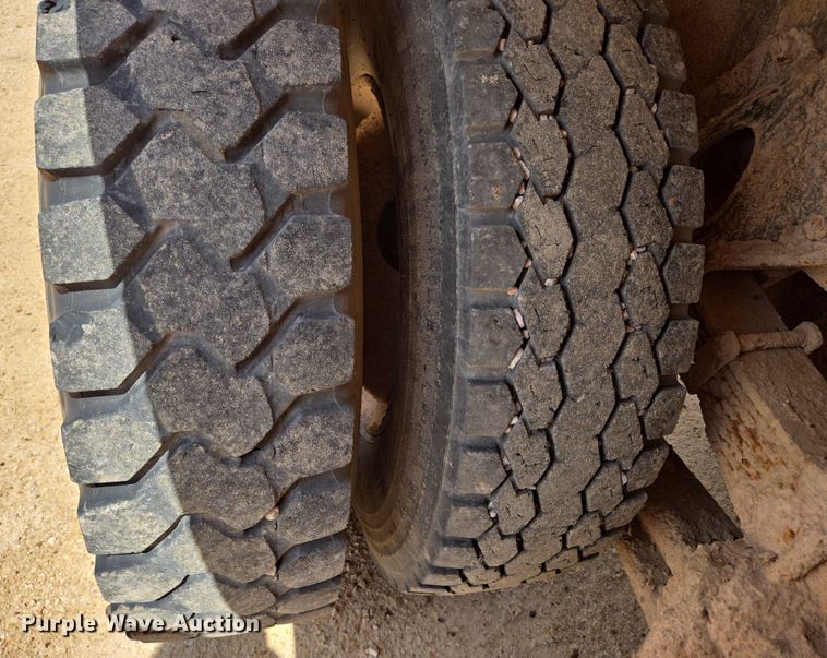 image for item ER5228 1989 International F1954 dump truck