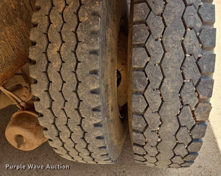 image for item ER5228 1989 International F1954 dump truck