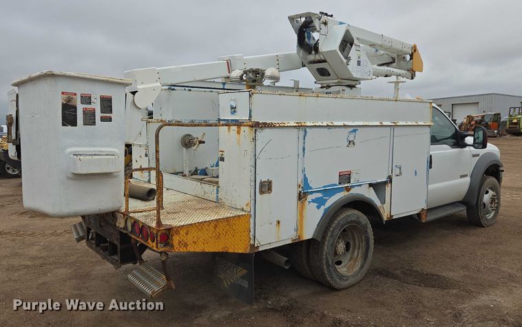 image for item ER5239 2005 Ford F550 Super Duty bucket truck