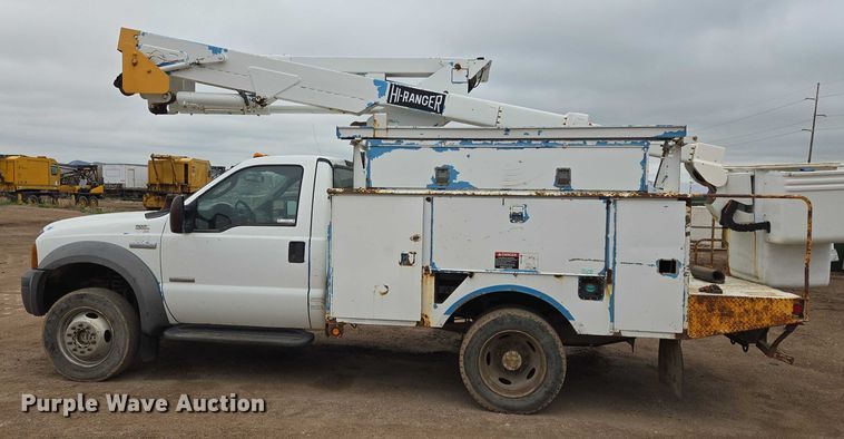 image for item ER5239 2005 Ford F550 Super Duty bucket truck