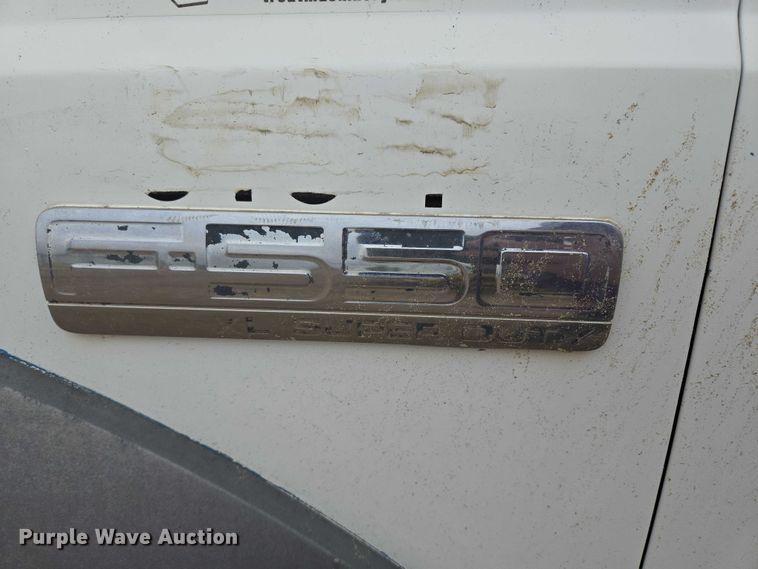 image for item ER5239 2005 Ford F550 Super Duty bucket truck