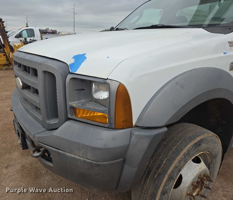 image for item ER5239 2005 Ford F550 Super Duty bucket truck