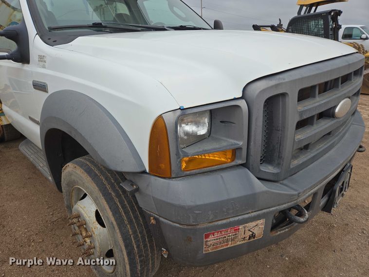 image for item ER5239 2005 Ford F550 Super Duty bucket truck