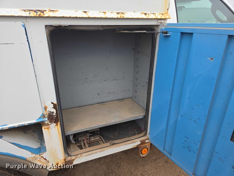 image for item ER5239 2005 Ford F550 Super Duty bucket truck