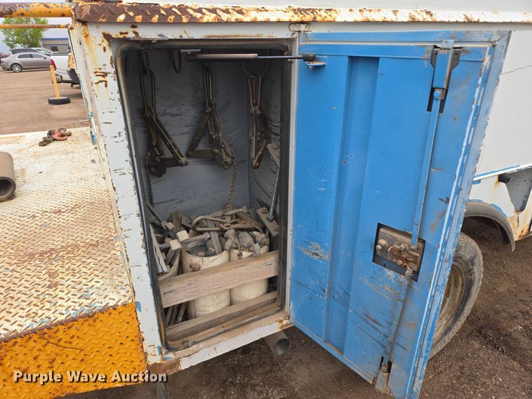 image for item ER5239 2005 Ford F550 Super Duty bucket truck