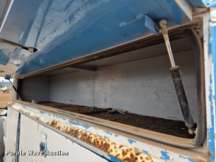 image for item ER5239 2005 Ford F550 Super Duty bucket truck