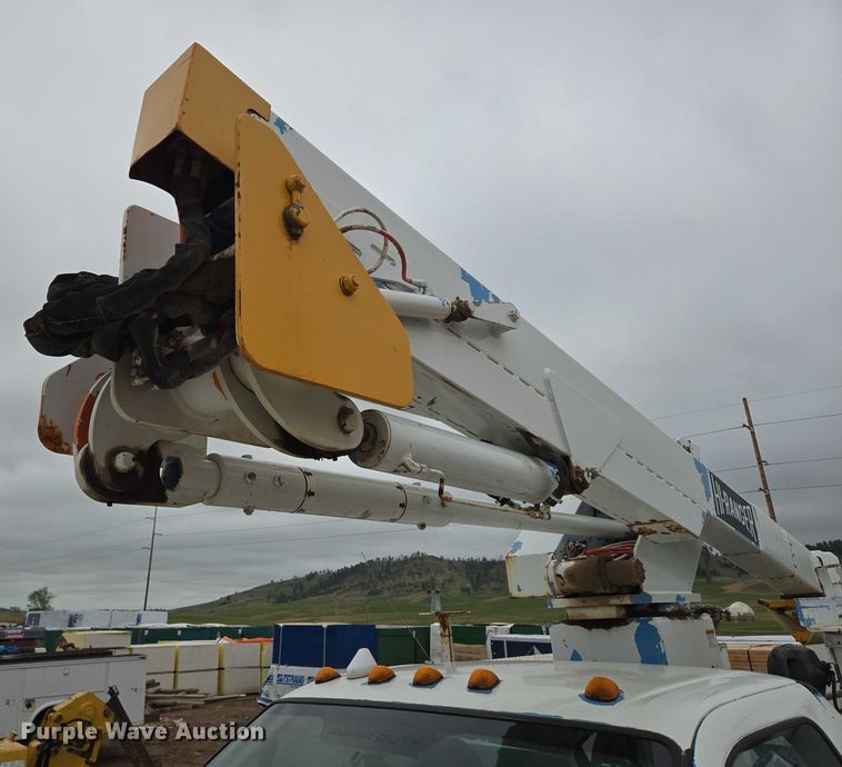 image for item ER5239 2005 Ford F550 Super Duty bucket truck