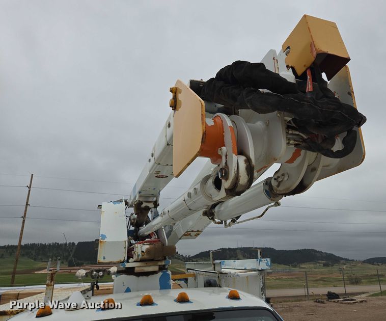 image for item ER5239 2005 Ford F550 Super Duty bucket truck