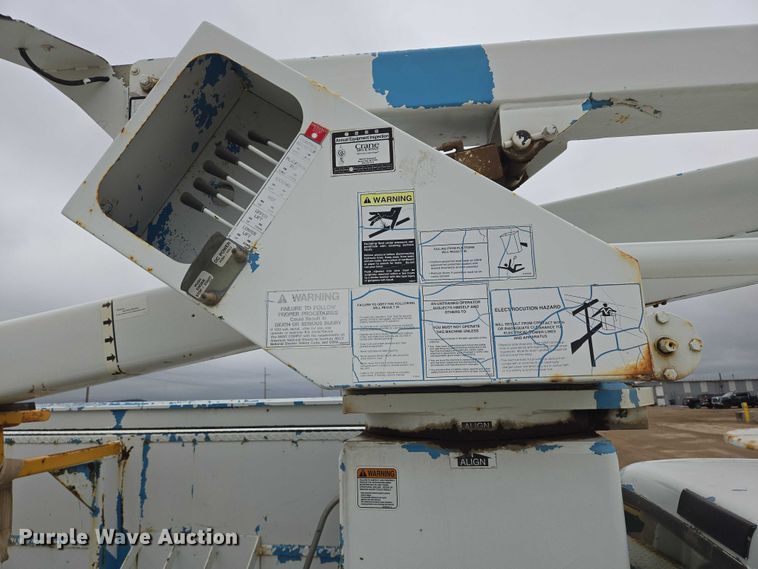 image for item ER5239 2005 Ford F550 Super Duty bucket truck