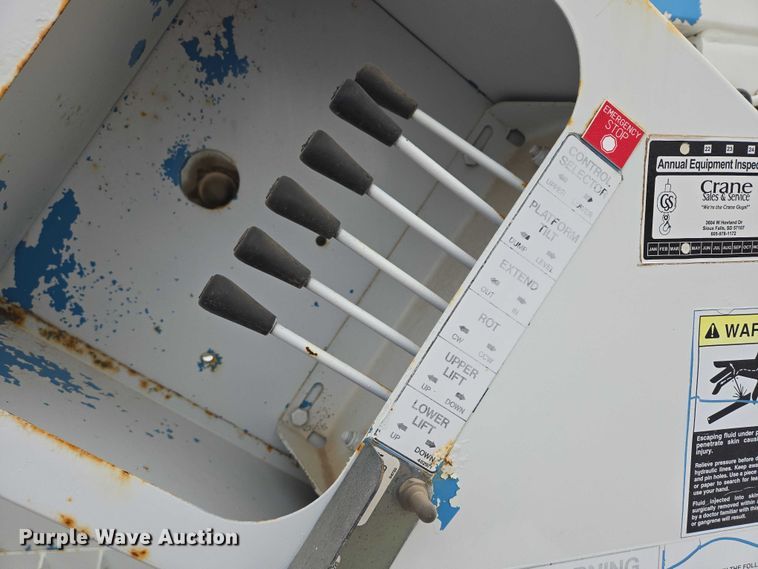 image for item ER5239 2005 Ford F550 Super Duty bucket truck