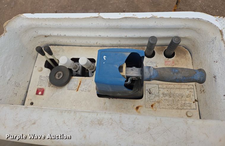 image for item ER5239 2005 Ford F550 Super Duty bucket truck