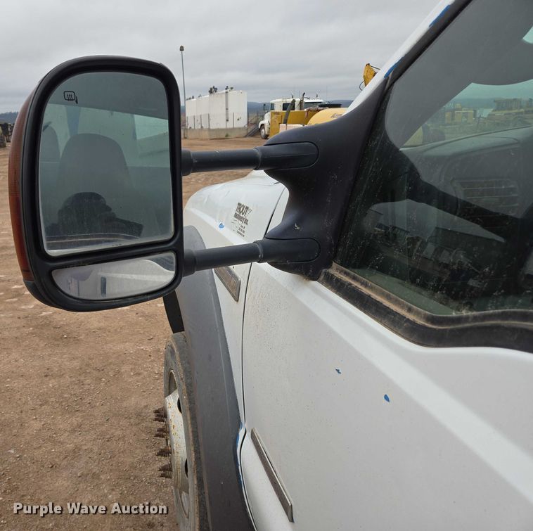 image for item ER5239 2005 Ford F550 Super Duty bucket truck