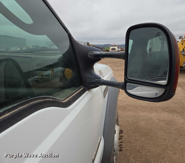 image for item ER5239 2005 Ford F550 Super Duty bucket truck