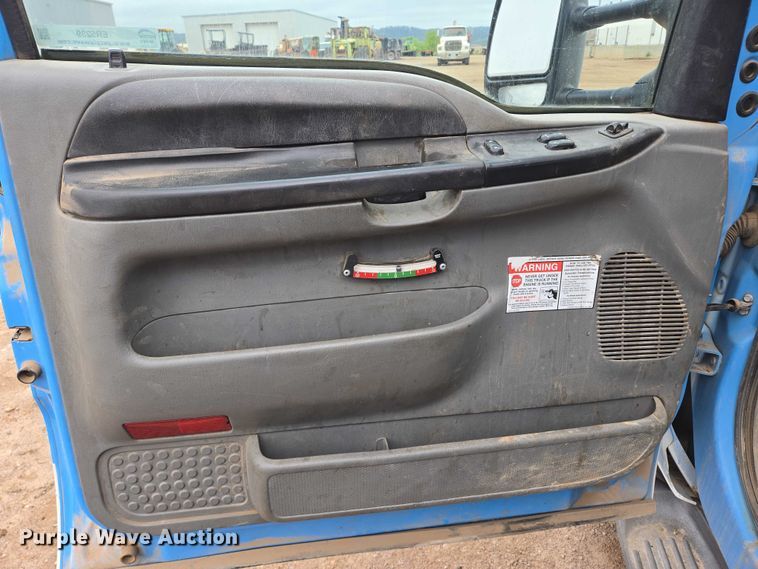 image for item ER5239 2005 Ford F550 Super Duty bucket truck