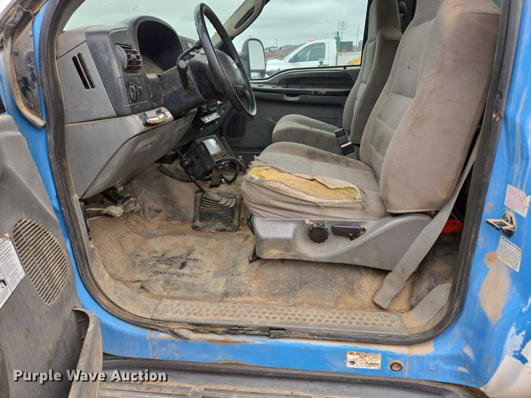 image for item ER5239 2005 Ford F550 Super Duty bucket truck