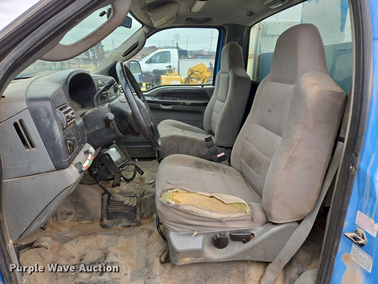 image for item ER5239 2005 Ford F550 Super Duty bucket truck