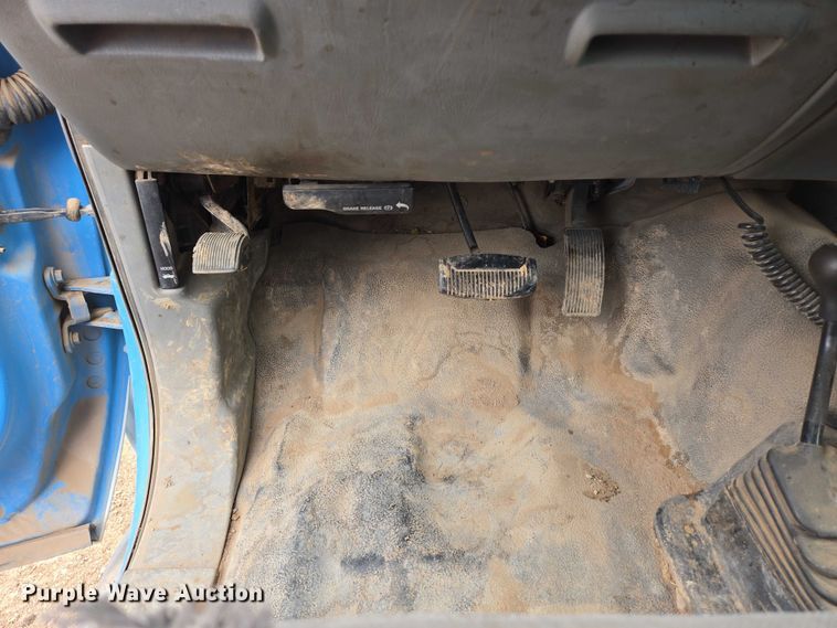 image for item ER5239 2005 Ford F550 Super Duty bucket truck