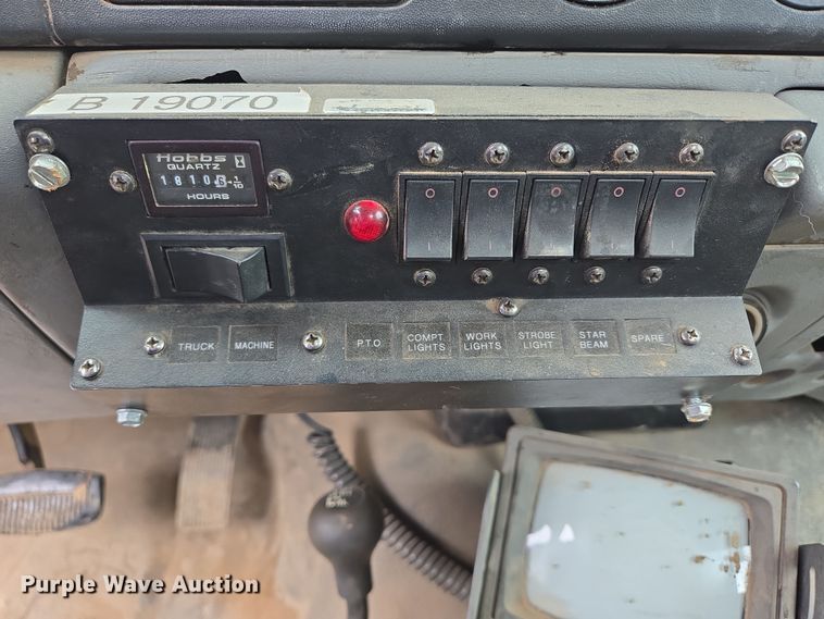 image for item ER5239 2005 Ford F550 Super Duty bucket truck