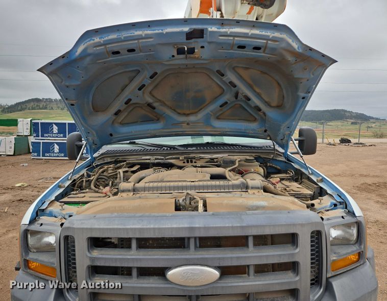 image for item ER5239 2005 Ford F550 Super Duty bucket truck