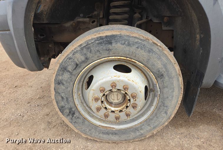 image for item ER5239 2005 Ford F550 Super Duty bucket truck