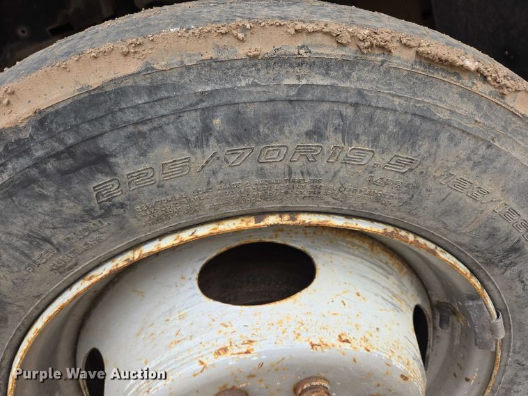 image for item ER5239 2005 Ford F550 Super Duty bucket truck