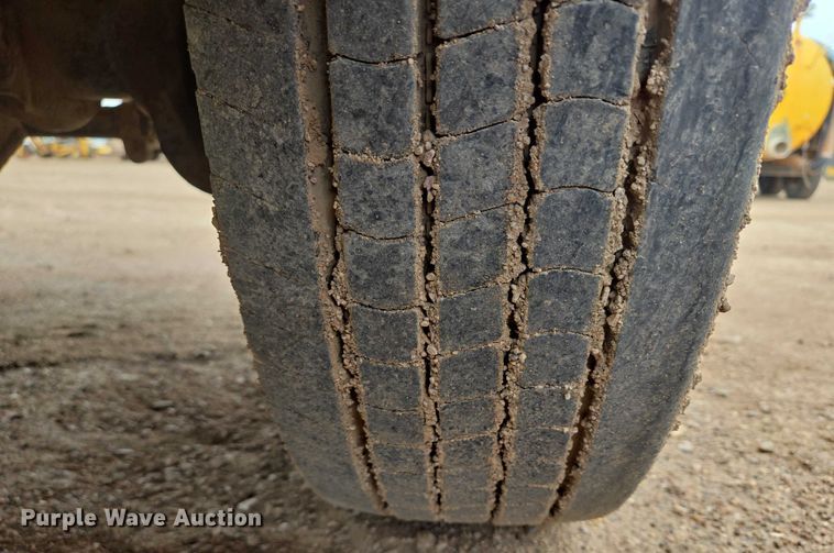 image for item ER5239 2005 Ford F550 Super Duty bucket truck