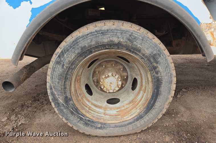 image for item ER5239 2005 Ford F550 Super Duty bucket truck