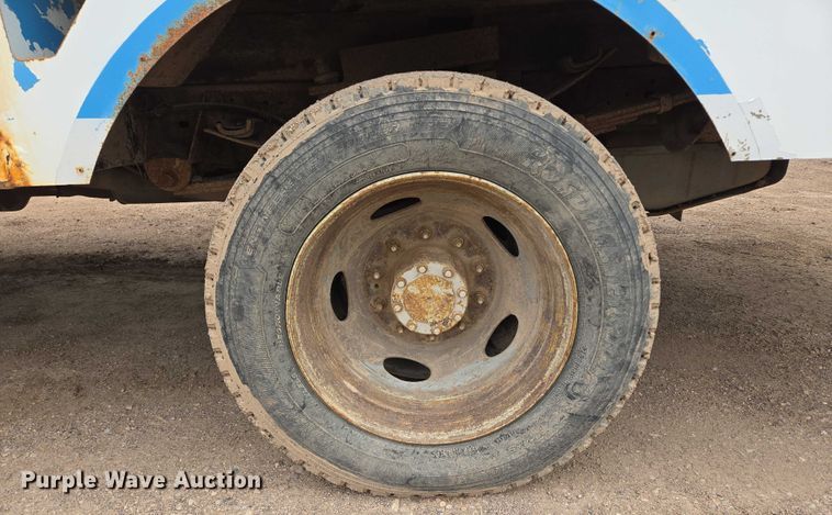 image for item ER5239 2005 Ford F550 Super Duty bucket truck