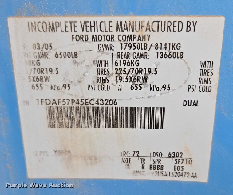 image for item ER5239 2005 Ford F550 Super Duty bucket truck