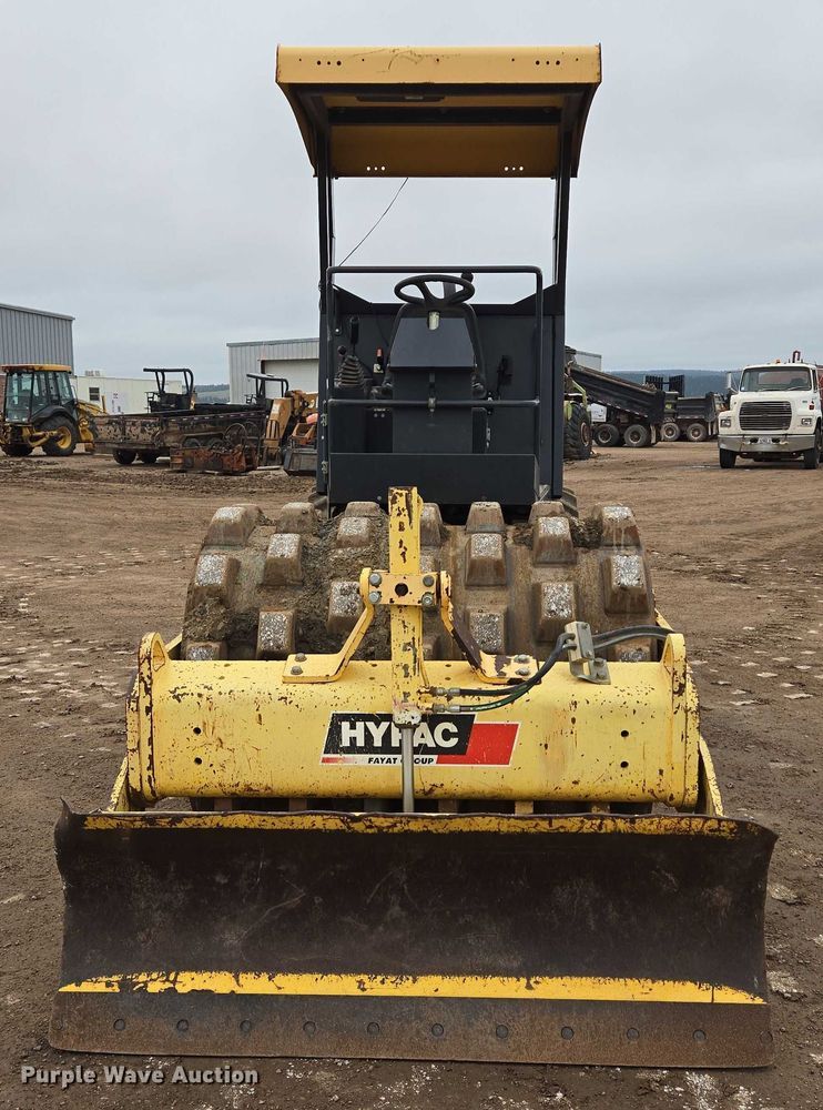 image for item ER5240 Hypac C822D single drum vibratory roller