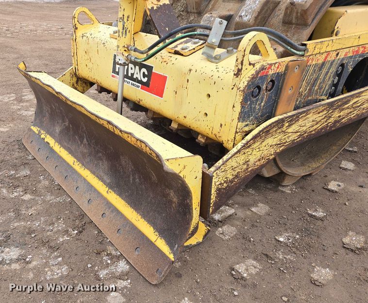 image for item ER5240 Hypac C822D single drum vibratory roller